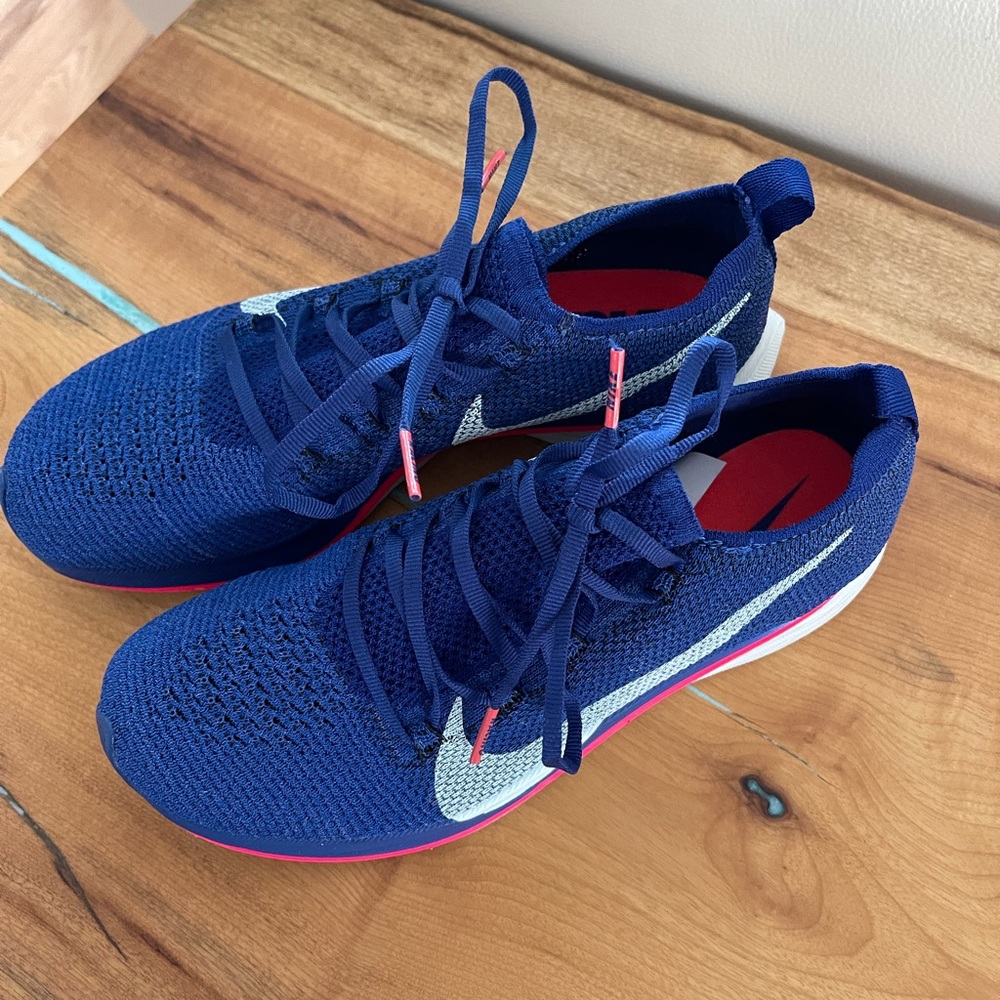 Nike running shoes size 6 NWOT